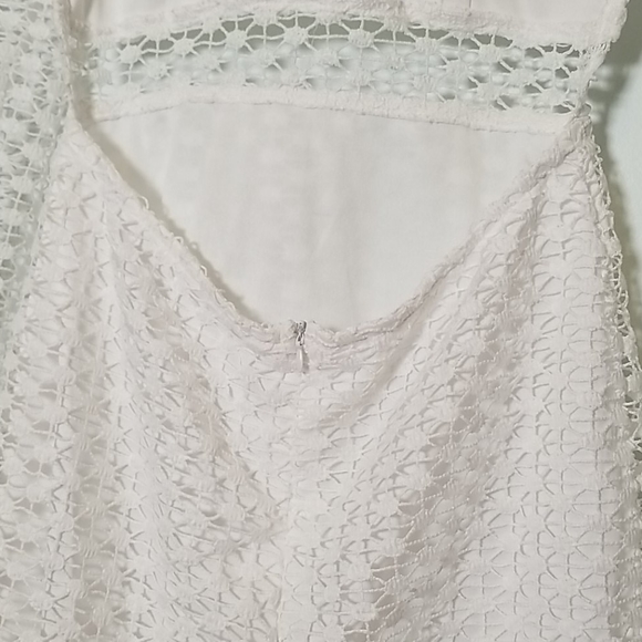 I SAW IT FIRST white crochet dress - Picture 6 of 10
